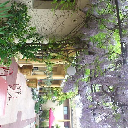 Hotel Le Relais Du Luberon Maubec  Exterior foto